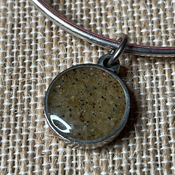 Dune Jewelry Bangle Bracelet Sandstone Appearance Charm Silver Tone - Picture 2 of 4